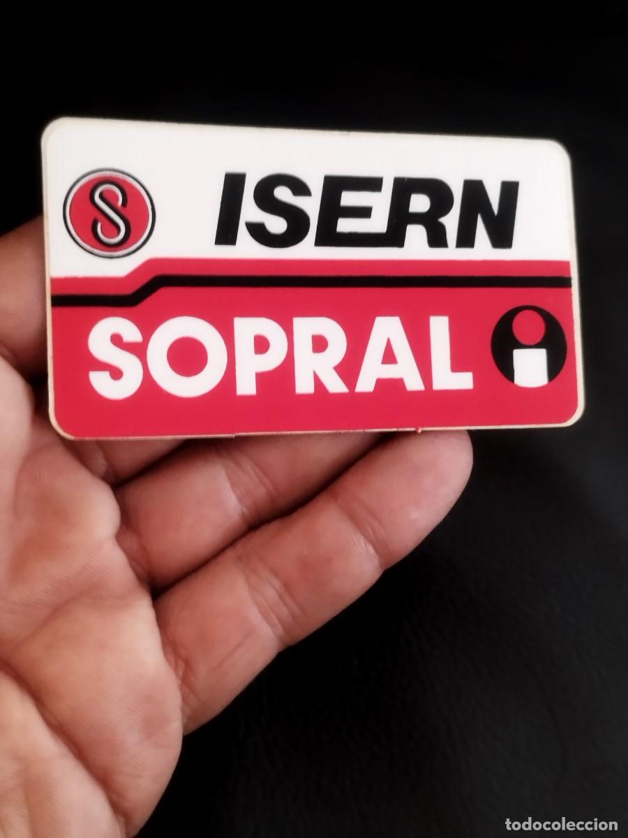 Pegatinas de colecci&oacute;n: Pegatina, adhesivo publicidad Escuder&iacute;a ISERN y la marca de lubricantes Sopral. Coche clasico.