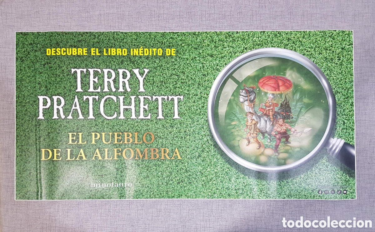 Pegatinas de colecci&oacute;n: PEGATINA GRAN TAMA&Ntilde;O EL PUEBLO DE LA ALFOMBRA TERRY PRATCHETT ED MINOTAURO PUBLICIDAD PARA LIBRER&Iacute;AS
