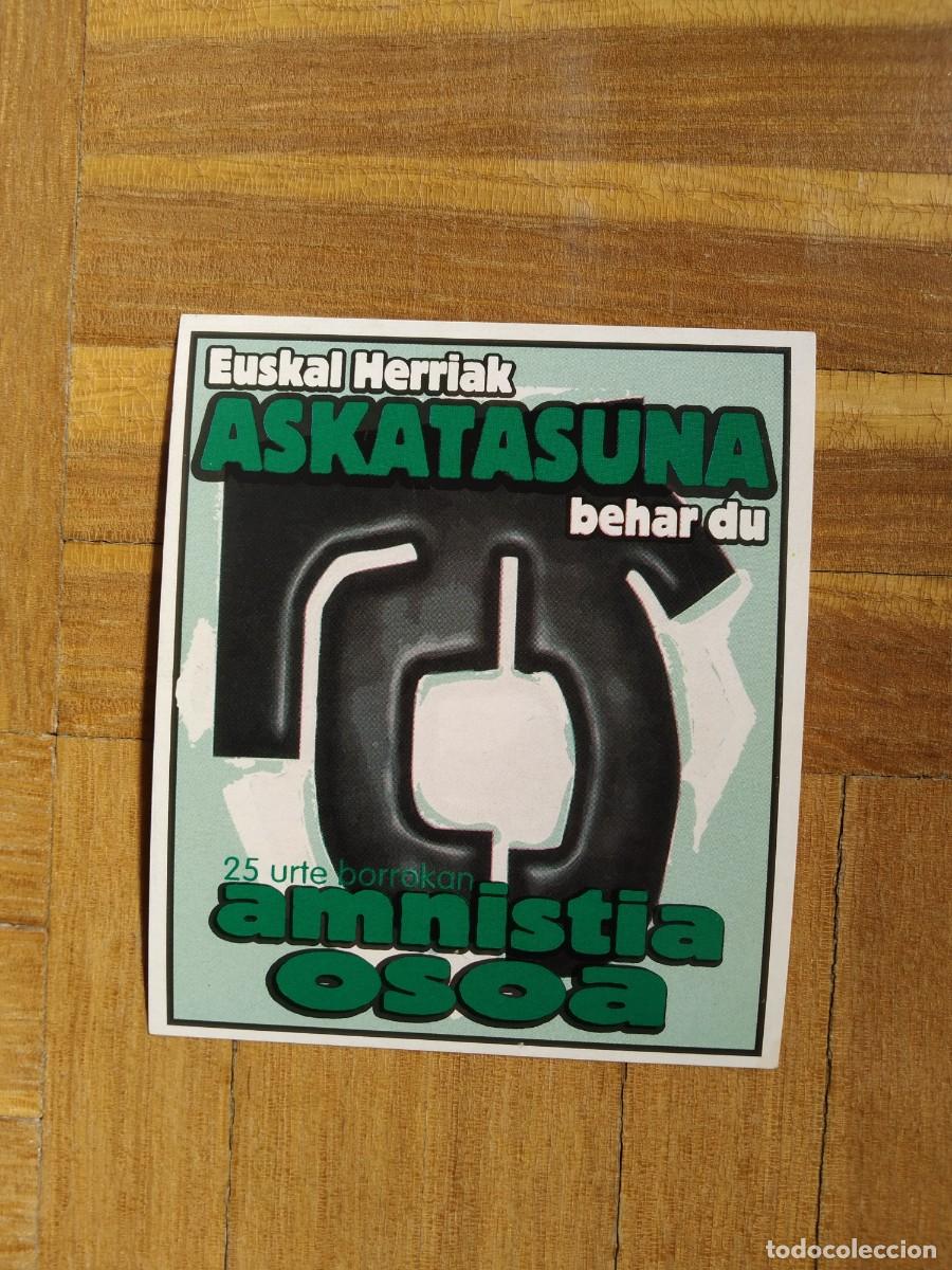 Autocollants de collection: PEGATINA POLITICA VASCA EUSKAL HERRIAK ASKATASUNA BEHAR DU 25 URTE BORROKAN AMNISTIA OSOA