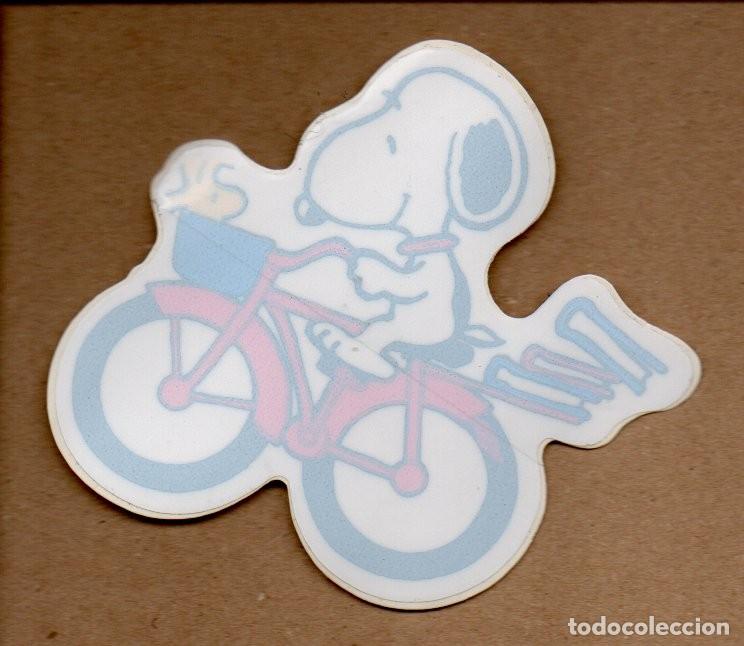Adesivi di collezione: ANTIGUA PEGATINA DE SNOOPY - EN BICICLETA. 11 X 10 CM. SIN PEGAR.