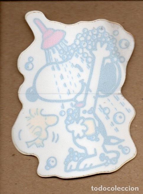 Sammlung von Aufklebern: ANTIGUA PEGATINA DE SNOOPY - EN LA DUCHA. 10 X 8 CM. SIN PEGAR.