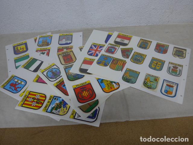 Pegatinas de colecci&oacute;n: Lote de 111 antiguas pegatinas o adhesivos de escudos de Turismo de ciudades de Espa&ntilde;a y extranjero