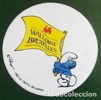 Pegatinas de colecci&oacute;n: Pegatina Wallonie Bruxelles del pabell&oacute;n belga Expo 92 Sevilla pitufo de Peyo y bandera- expo92 1992