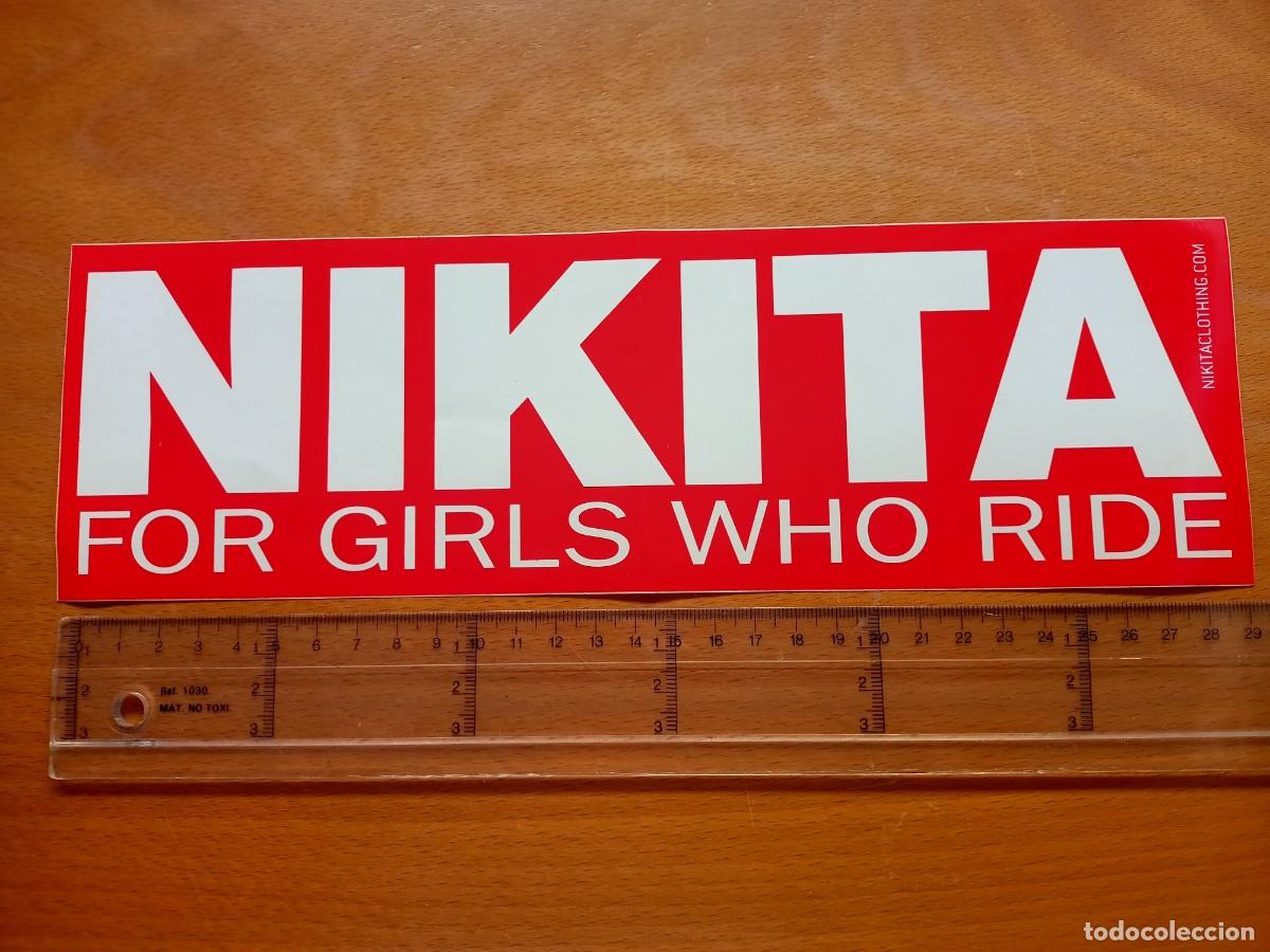 Pegatinas de colecci&oacute;n: ADHESIVO / PEGATINA NIKITA FOR GIRLS WHO RIDE DE 30 X 9'5
