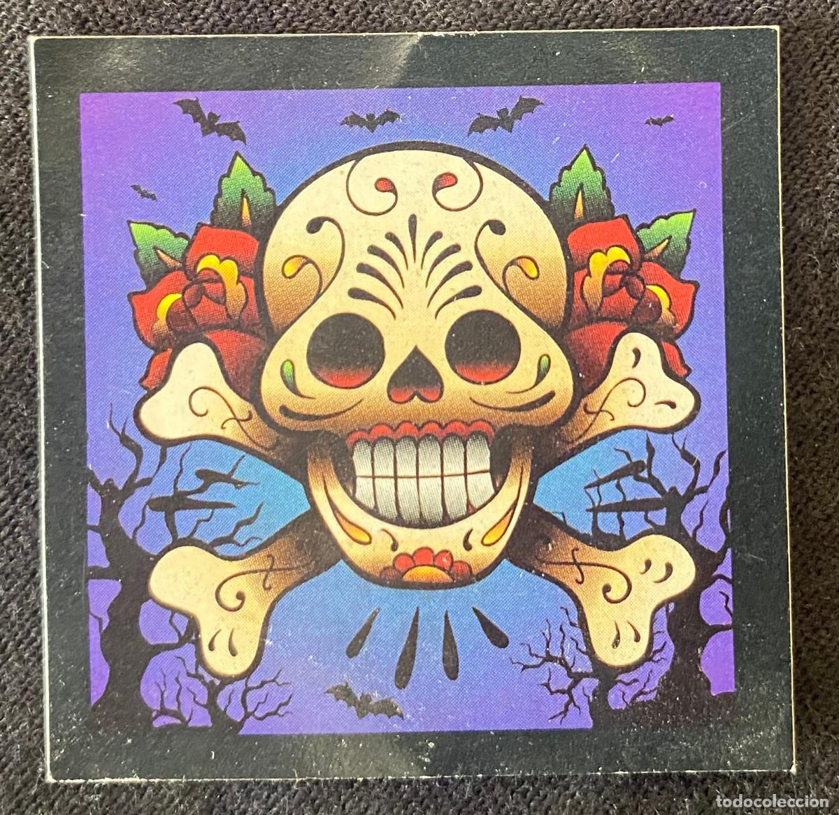 Pegatinas de colecci&oacute;n: Peque&ntilde;a pegatina. Calavera divertida. Cromo promocional de dulces infantiles. 4 x 4 cm. Nueva.