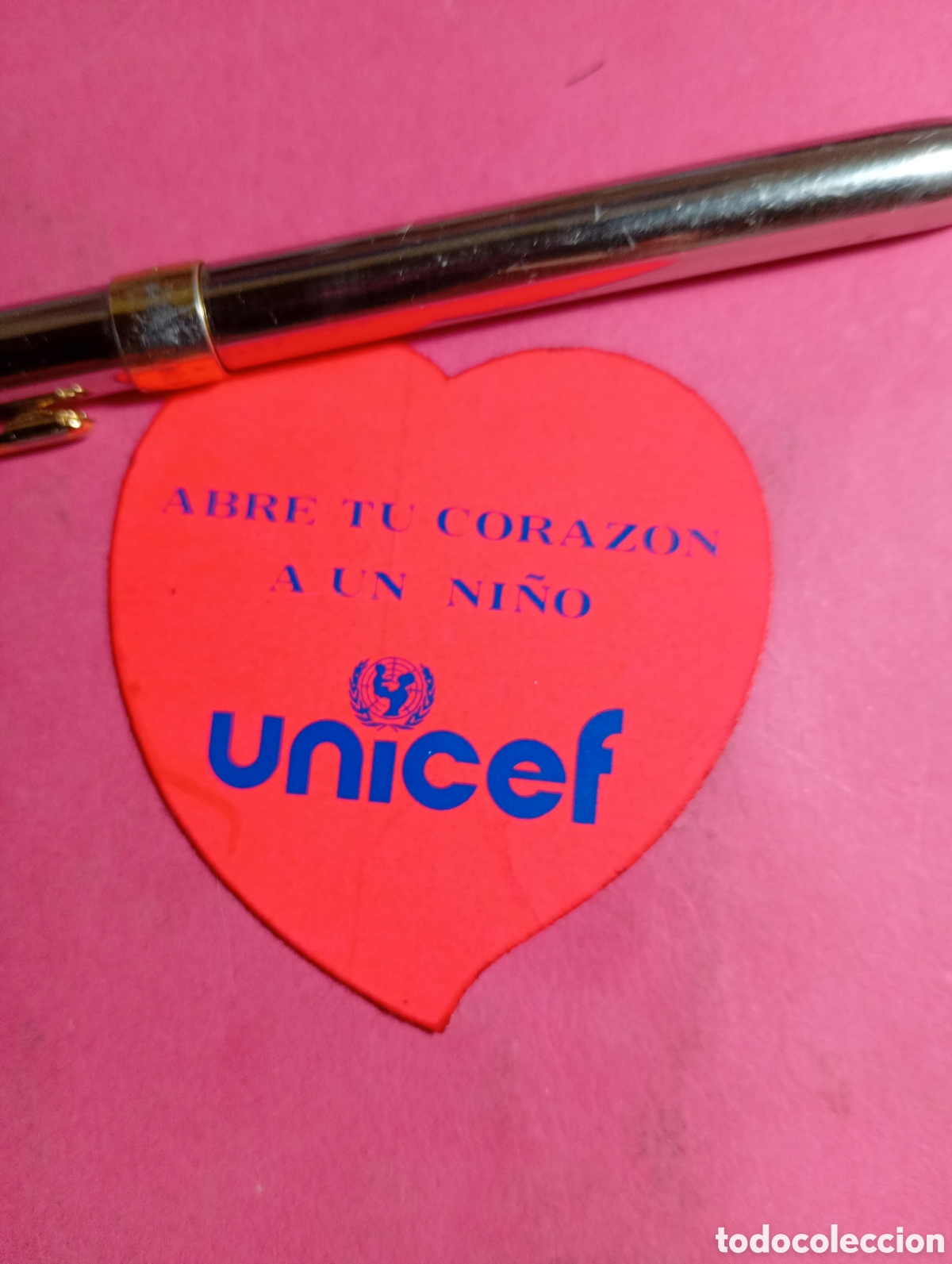 Pegatinas de colecci&oacute;n: UNICEF ABRE TU CORAZ&Oacute;N A UN NI&Ntilde;O PRGATINA CON FORMA DE CORAZ&Ograve;N PERIL BIEN TROQUELADO