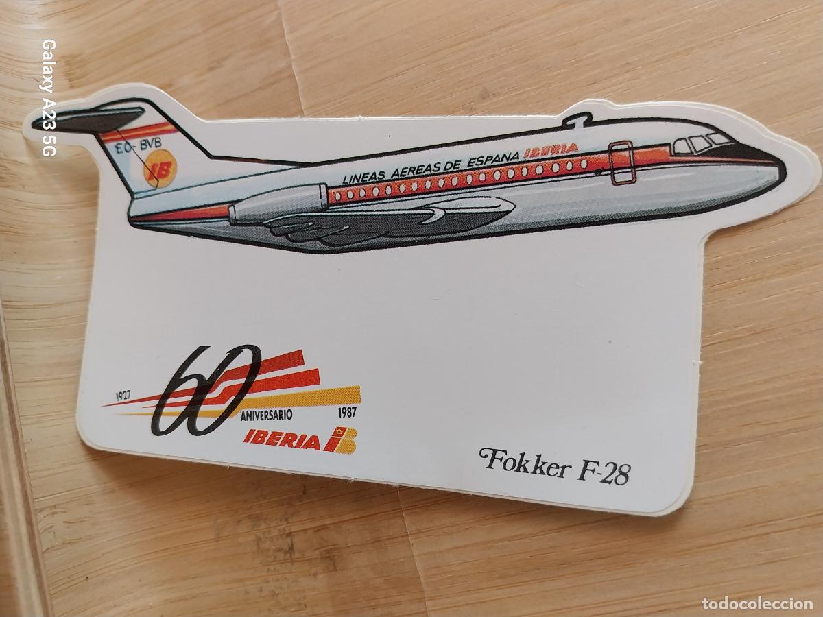 Pegatinas de colecci&oacute;n: IBERIA AEROLINEAS ESPA&Ntilde;A 1987 60 ANIVERSARIO FOKKER F 28 PEGATINA 14X7 CMS