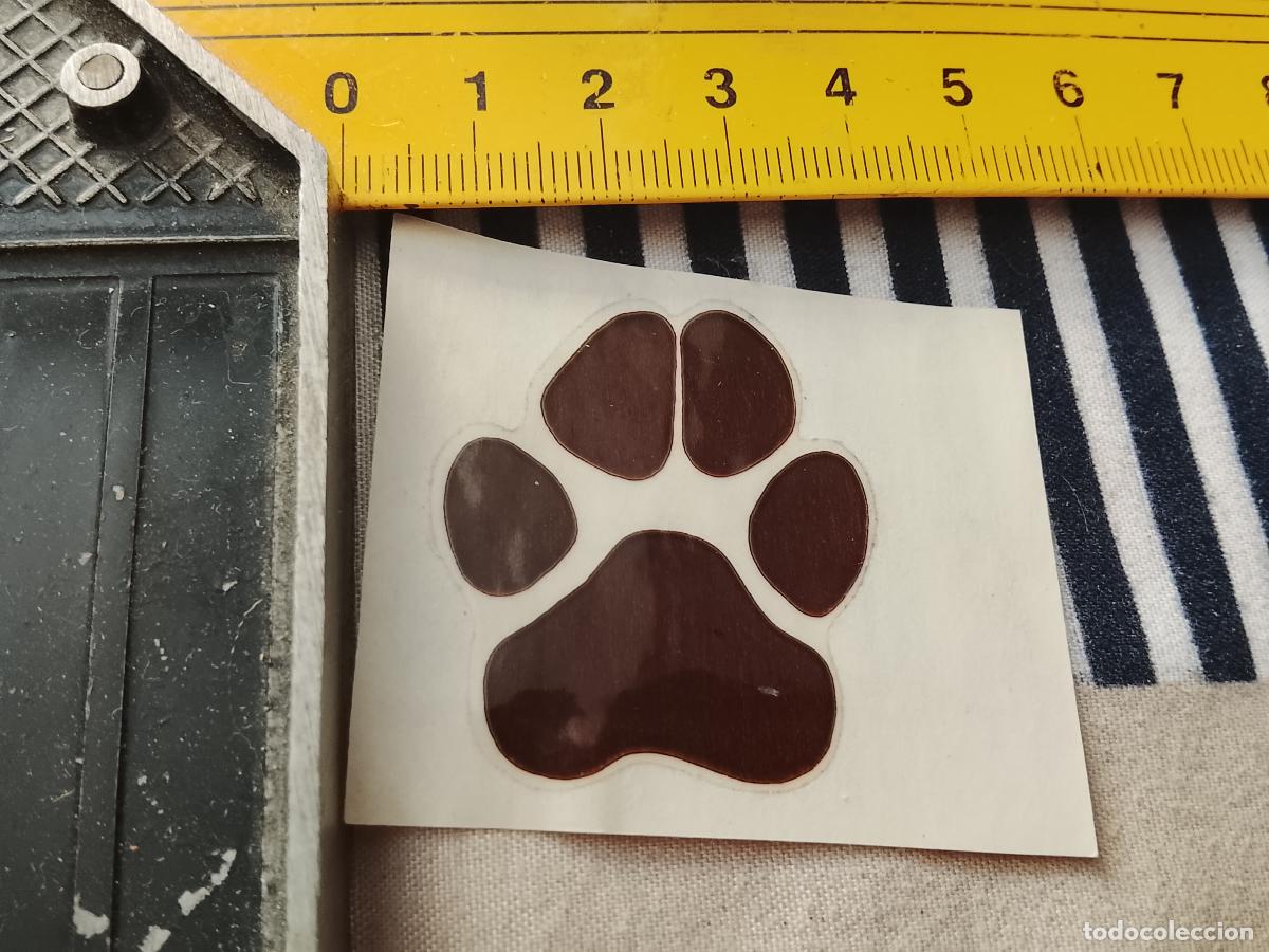 Pegatinas de colecci&oacute;n: PEGATINA PUBLICITARIA STICKERS BY THE YARD CANINE PAW PRINTS SUSAN GALLESDORFER 1982