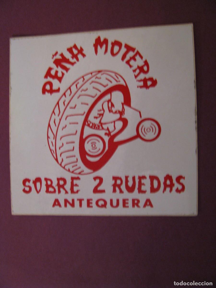 Pegatinas de colecci&oacute;n: PEGATINA PE&Ntilde;A MOTERA SOBRE 2 RUEDAS, ANTEQUERA. 8,5X8,5 CM