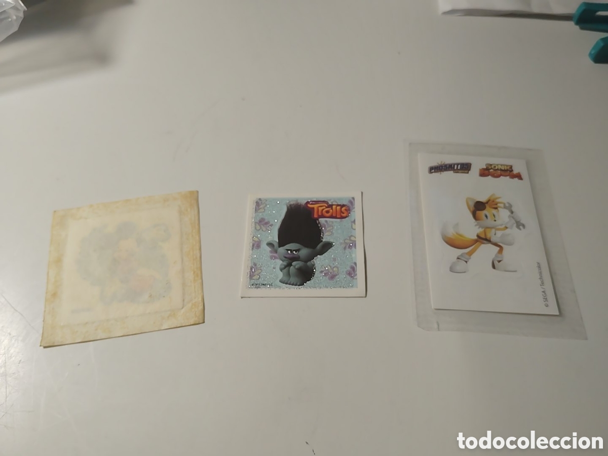 Adesivi di collezione: Lote tres pegatinas. Dos en su bl&iacute;ster sin abrir. Mickey a&ntilde;o 1999 y phoskitos a&ntilde;o 2016.