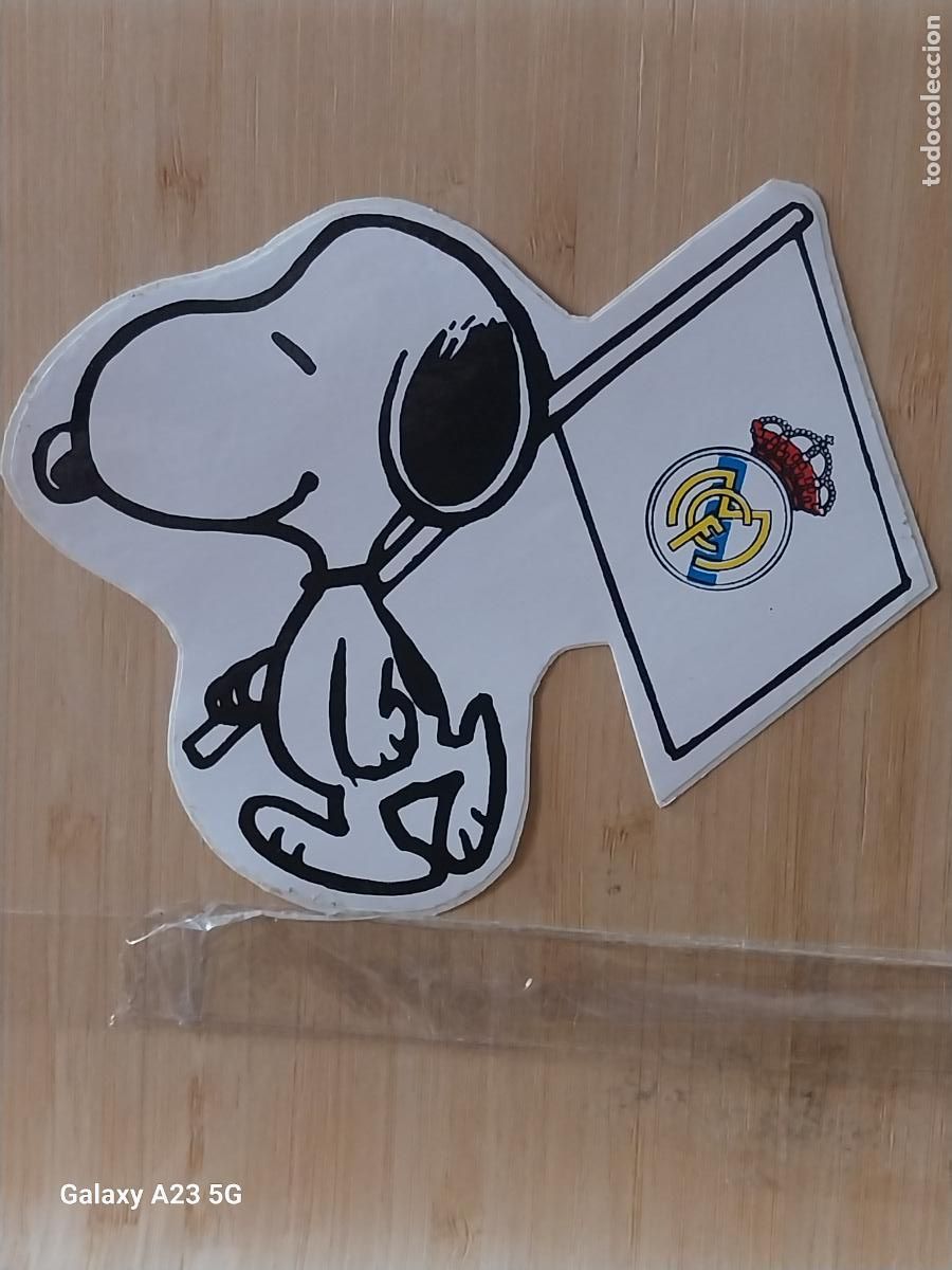 Pegatinas de colecci&oacute;n: SNOOPY REAL MADRID BANDERA PEGATINA VINTAGE SIN PEGAR NUNCA 11.5CMS ALTO