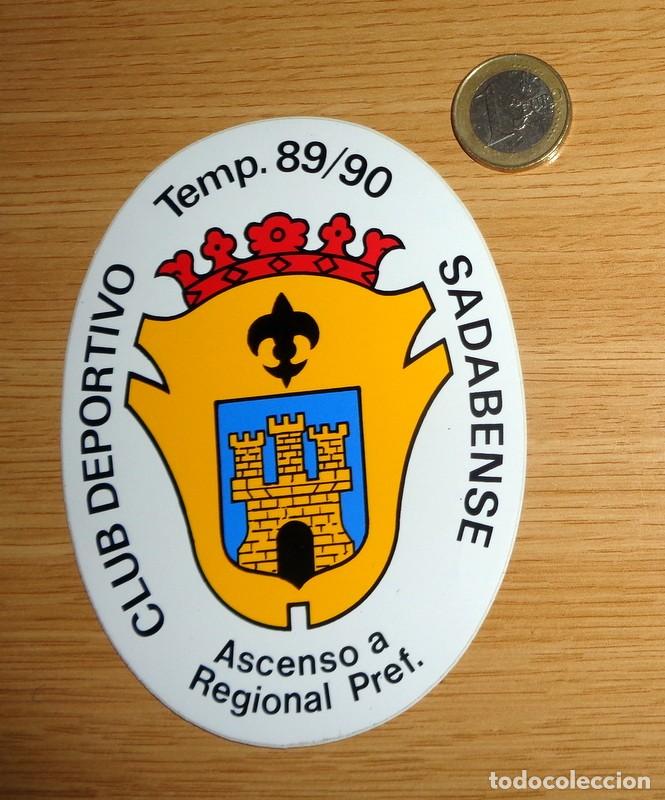 Pegatinas de colecci&oacute;n: PEGATINA ANTIGUA F&Uacute;TBOL VINTAGE. CLUB DEPORTIVO SADABENSE ASCENSO REGIONAL PREF. TEMP. 89/90 S&Aacute;DABA