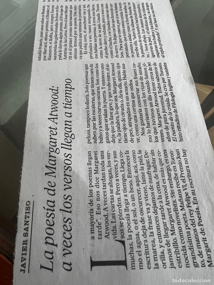Coleccionismo de Peri&oacute;dico El Pa&iacute;s: Art&iacute;culo El Pa&iacute;s sobre MARGARET ATWOOD EL CUENTO DE LA CRIADA PREMIO JOAN MARGARIT POES&Iacute;A