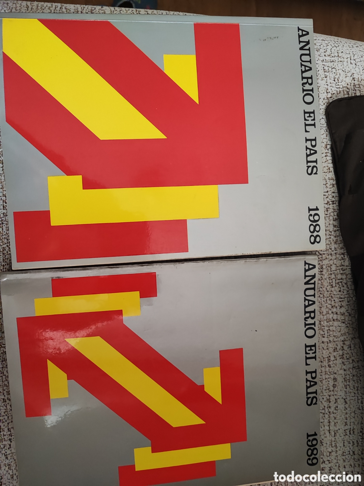 Coleccionismo de peri&oacute;dico El Pa&iacute;s: Lote de Anuarios El Pa&iacute;s 1988 y 1989