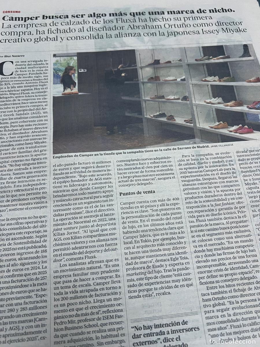 Coleccionismo de peri&oacute;dico El Pa&iacute;s: Art&iacute;culo sobre la empresa de calzados CAMPER. Familia Flux&aacute;. ISSEY MIYAKE