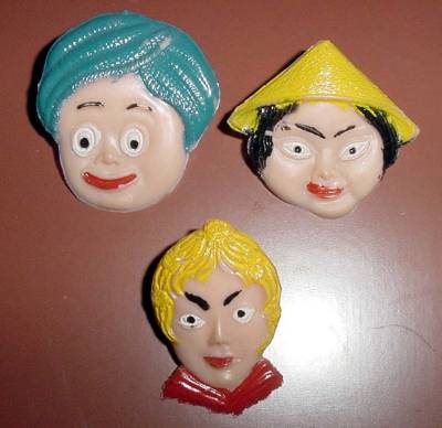 Pin's de collection: LOTE DE TRES PINS INFANTILES A&Ntilde;OS 50