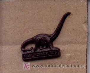 Pins de colecci&oacute;n: 13-791. Pin Dinosaurio Mamenchisaurus. metal