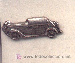 Pin's de collection: 13-1116. Pin Coche antiguo, alargado. relieve
