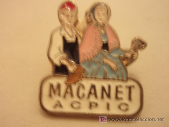 Pins de colecci&oacute;n: PIN'S DE LOS GIGANTES DE MA&Ccedil;ANET EN DORADO