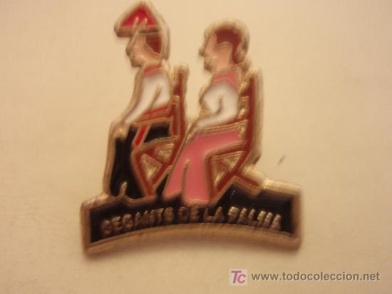 Sammlung von Pins: PIN'S DE LOS GIGANTES DE LA PALMA EN PLATEADO