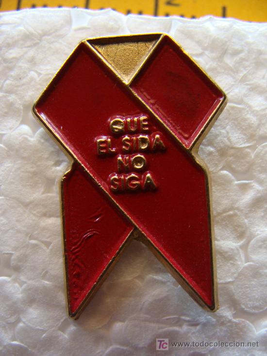 Collection pins: PIN SOLIDARIO. QUE EL SIDA NO SIGA. LAZO ROJO. A&Ntilde;OS 80.