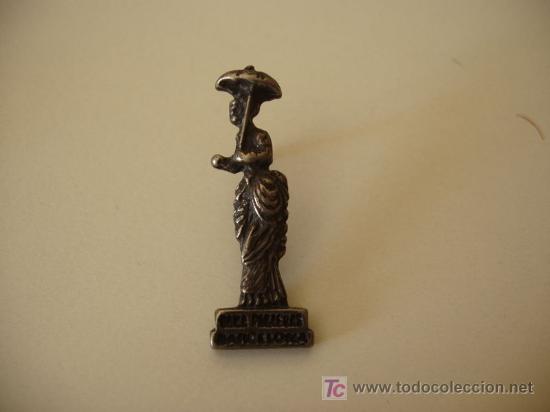 Pin's de collection: pin estatua barcelona LA DAMA DEL PARAGUAS  (PARC DE LA CIUTADELLA)