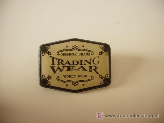 Sammlung von Pins: pin trading wear
