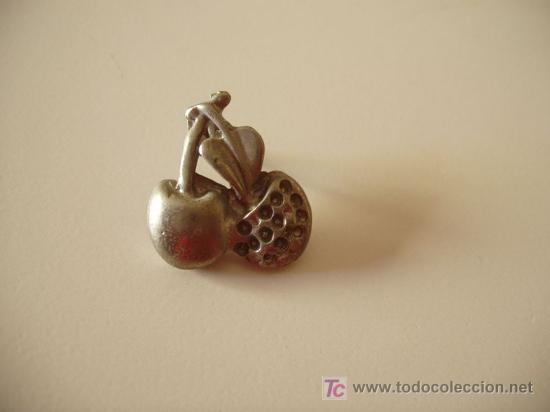 Sammlung von Pins: pin cereza y fresa