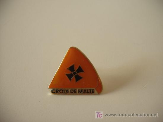 Sammlung von Pins: pin croix de malte cruz de malta