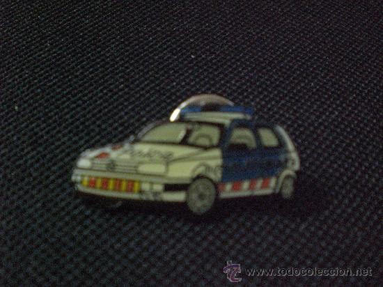 Pin's de collection: Pin Mossos d&acute;Escuadra coche automovil