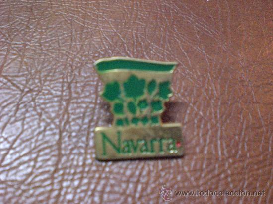 Sammlung von Pins: Pin de pueblos y Ciudades Navarra motivos vino vid