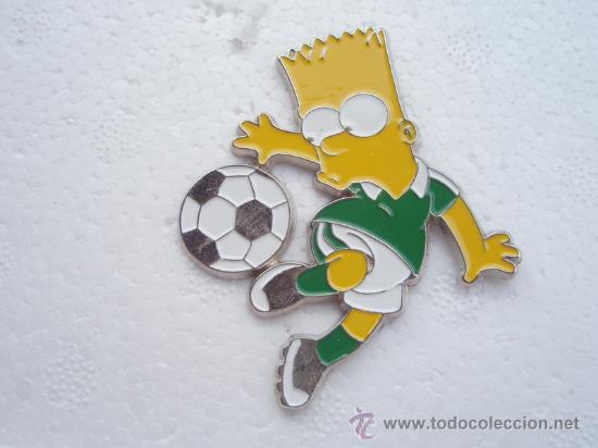 Pins de colecci&oacute;n: Pin's de los Simpsons del Betis grande mide 7 centimetros