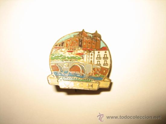 Pins de colecci&oacute;n: ANTIGUA INSIGNIA DE VICH - Foto 1