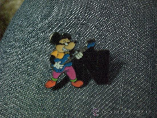 Sammlung von Pins: Pin mickey mouse Disney Dibujos animados Letra N