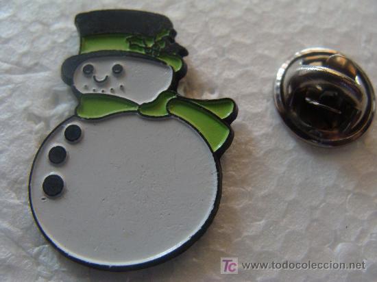 Pins de colecci&oacute;n: PIN DE MU&Ntilde;EQUITO DE NIEVE CON BUFANDA Y GORRO. INVIERNO. - Foto 1