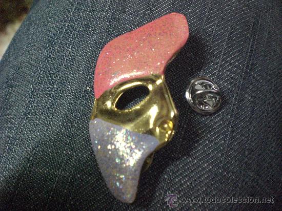 Pins de colecci&oacute;n: Pin Mascara (aprox 5 cm largo) metal dorado