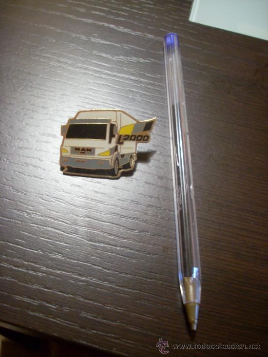 Pins de colecci&oacute;n: Pin de cami&oacute;n. MAN L2000. - Foto 1