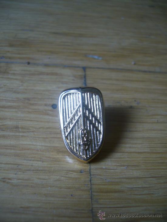 Pins de colecci&oacute;n: PIN EN FORMA DE PARRILLA DELANTERA DEL CITROEN 11 A&Ntilde;OS 80.COLOR DORADO