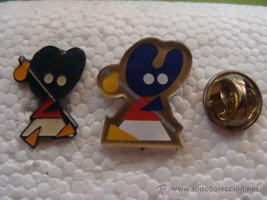 Pins de cole&ccedil;&atilde;o: 2 PINS DE PEREGRIN. MASCOTA CAMINO DE SANTIAGO. PEREGRINO.