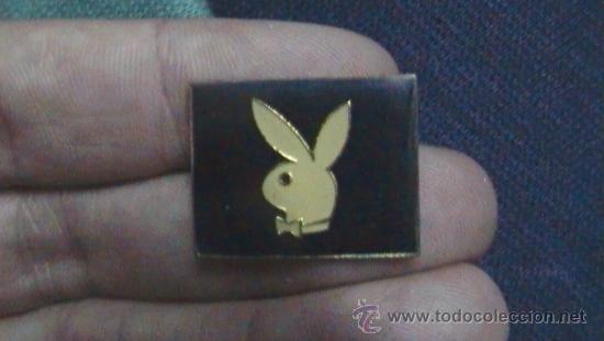 Pin Playboy con gota
