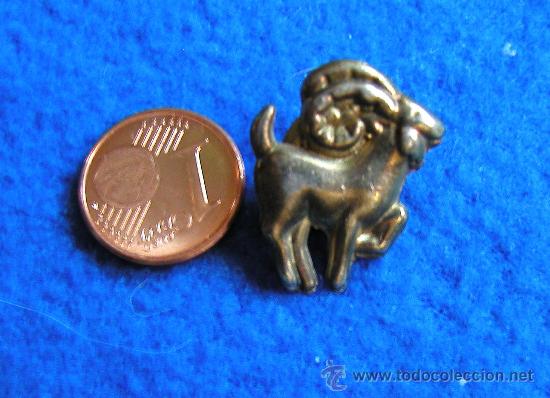Pins de colecci&oacute;n: Pin de cabra Montesa en metal