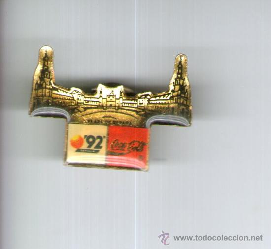 Pins de colecci&oacute;n: pin de plaza de espa&ntilde;a, sevilla 92 - coca cola