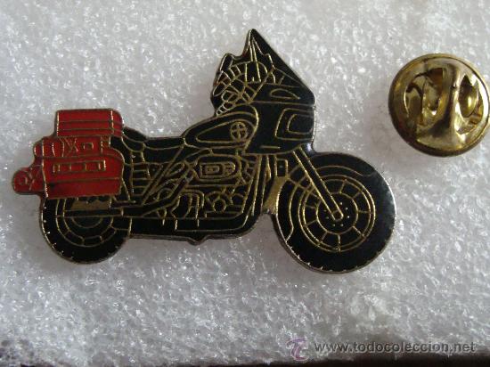 Pins de colecci&oacute;n: PIN DE COCHES / MOTOS. GRAN MOTO NEGRA ROJA.