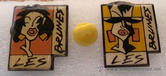 Pin's de collection: 2 PINS. LES BRUNES. MUJERES MORENAS A LA MODA.