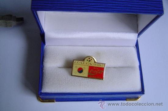 Pins de colecci&oacute;n: Pin de Coca Cola - Italia 90.No incluye la caja.