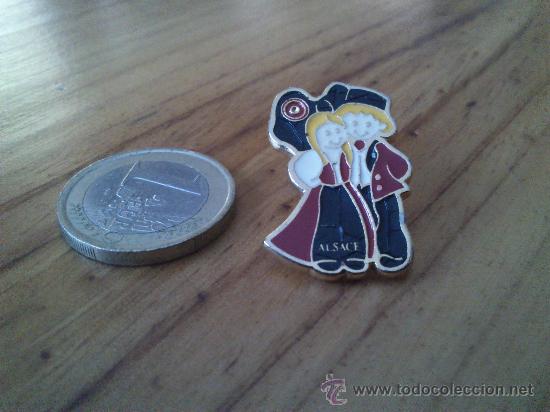 Pins de colecci&oacute;n: Pin Original Franc&eacute;s Con Traje Regional De Alsace, De Los A&ntilde;os 80.