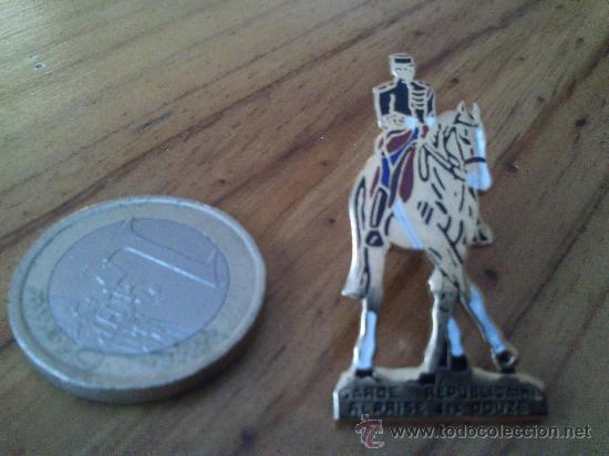 Pins de colecci&oacute;n: Pin Original Franc&eacute;s De La Polic&iacute;a Montada Francesa, A&ntilde;os 80.