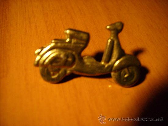 Pins de colecci&oacute;n: PIN DE BOTON MOTO VESPA.