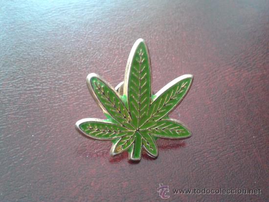 Collection pins: pin hoja marihuana pro legalizaci&oacute;n cannabis drogas blandas