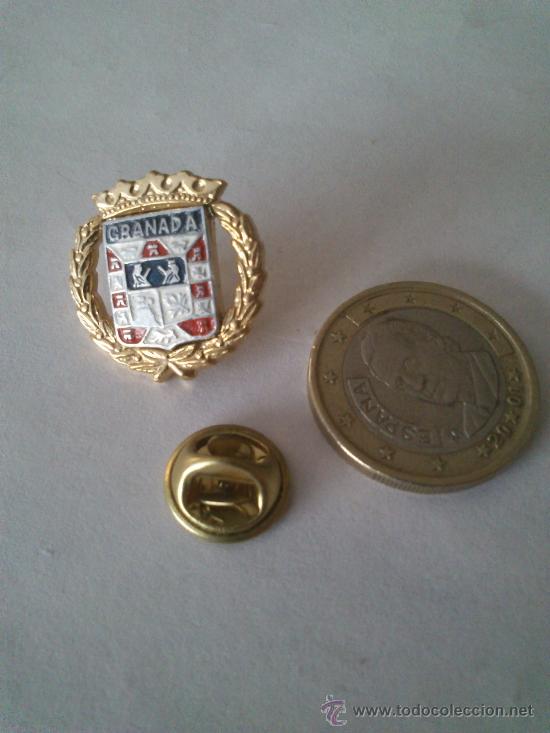 Pins de colecci&oacute;n: Pin Nuevo De Turismo Escudo Her&aacute;ldico De Granada.